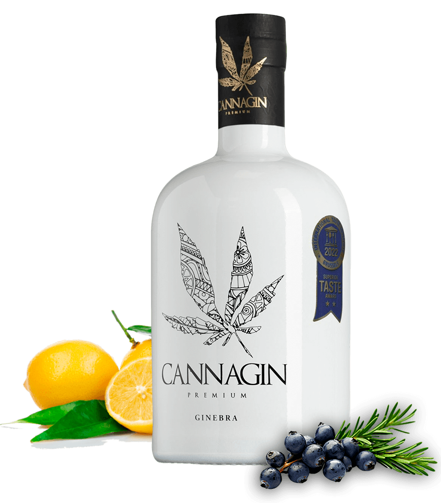 Botella de ginebra Cannagin Premium, destilada en Córdoba